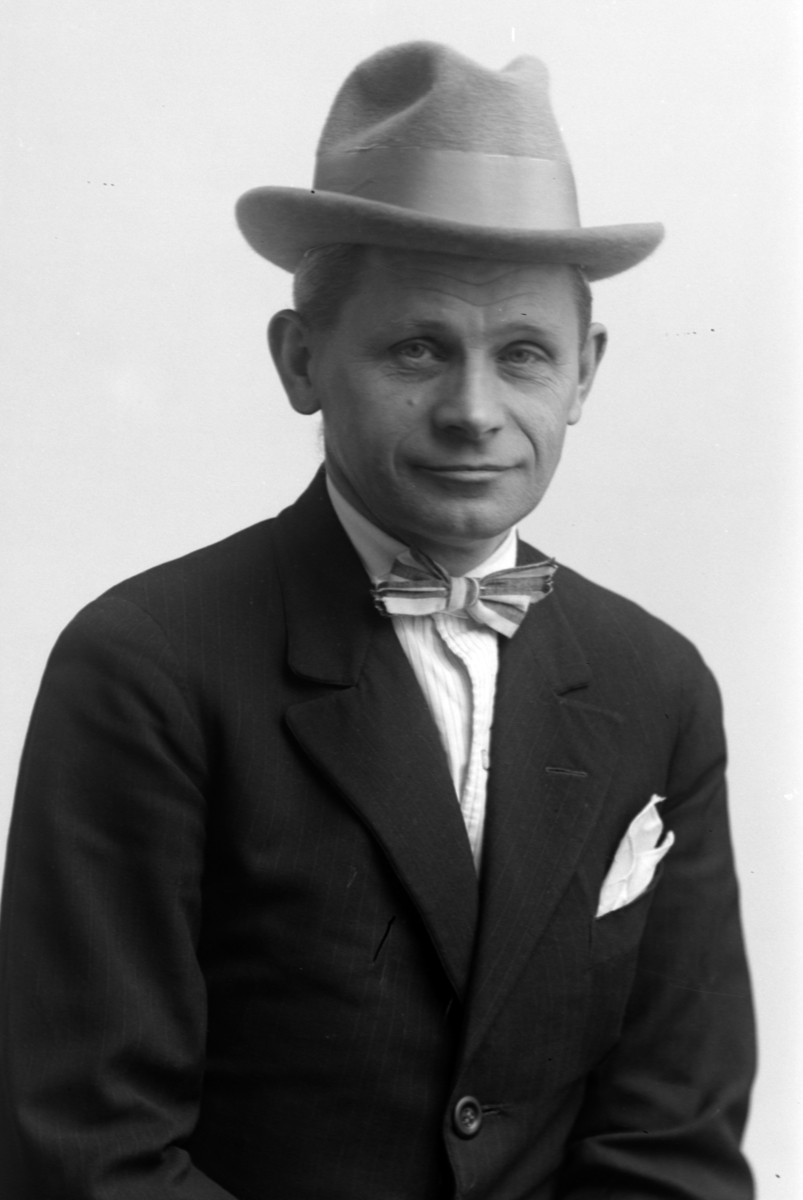 Christian Grundseth, SANDVIK KNUT, HALVFIG. , 26304