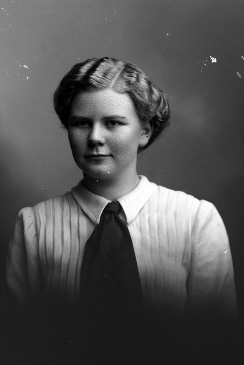 Christian Grundseth, Kirsten Stabo-Eeg (1892-1974), Eik, Helgøya.