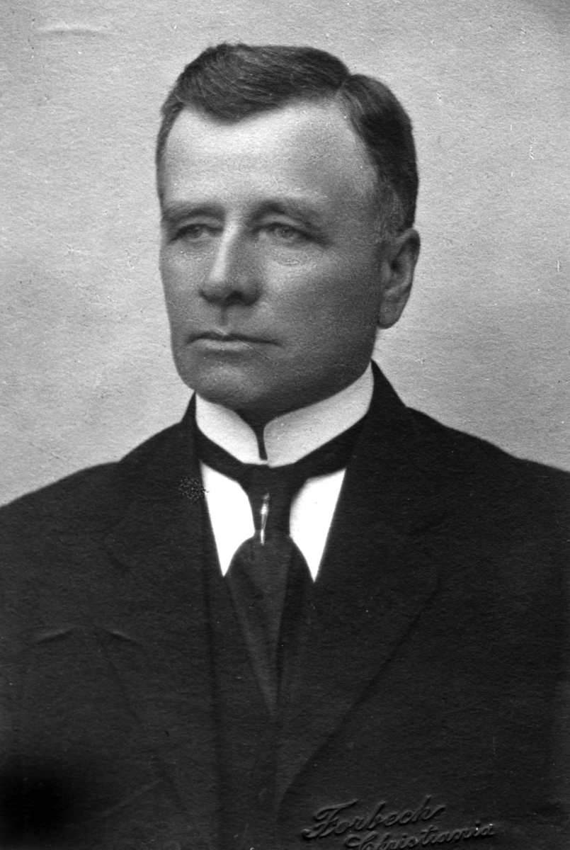 Christian Grundseth, TRÆTTEBERG SKOLEINSPEKTØR, REPRO: MANN, 37705