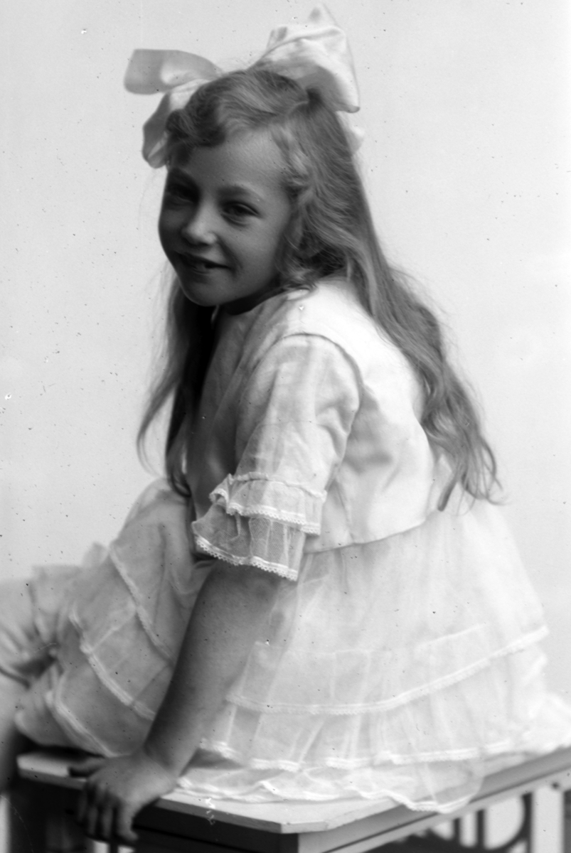 Christian Grundseth, OSKAR WIIGS DATTER: ANNA WIIK, HELFIG. , 22914. Født 29. juni 1911 på Hamar Døde 24. 12 2011 i Parkgården Hamar. Gift Bakke.