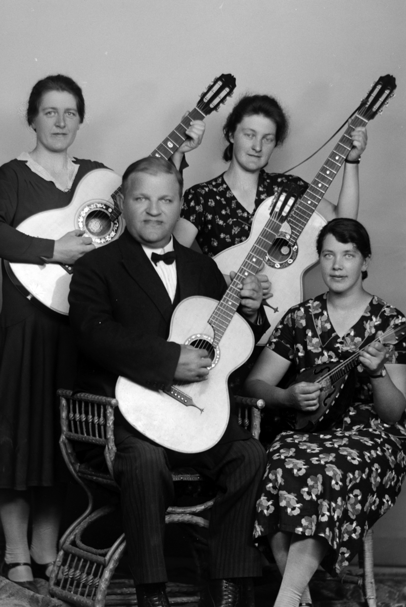 Christian Grundseth, VIRKENES KARL J. , VANFHJ. , GR:4 GITARISTER, 36422