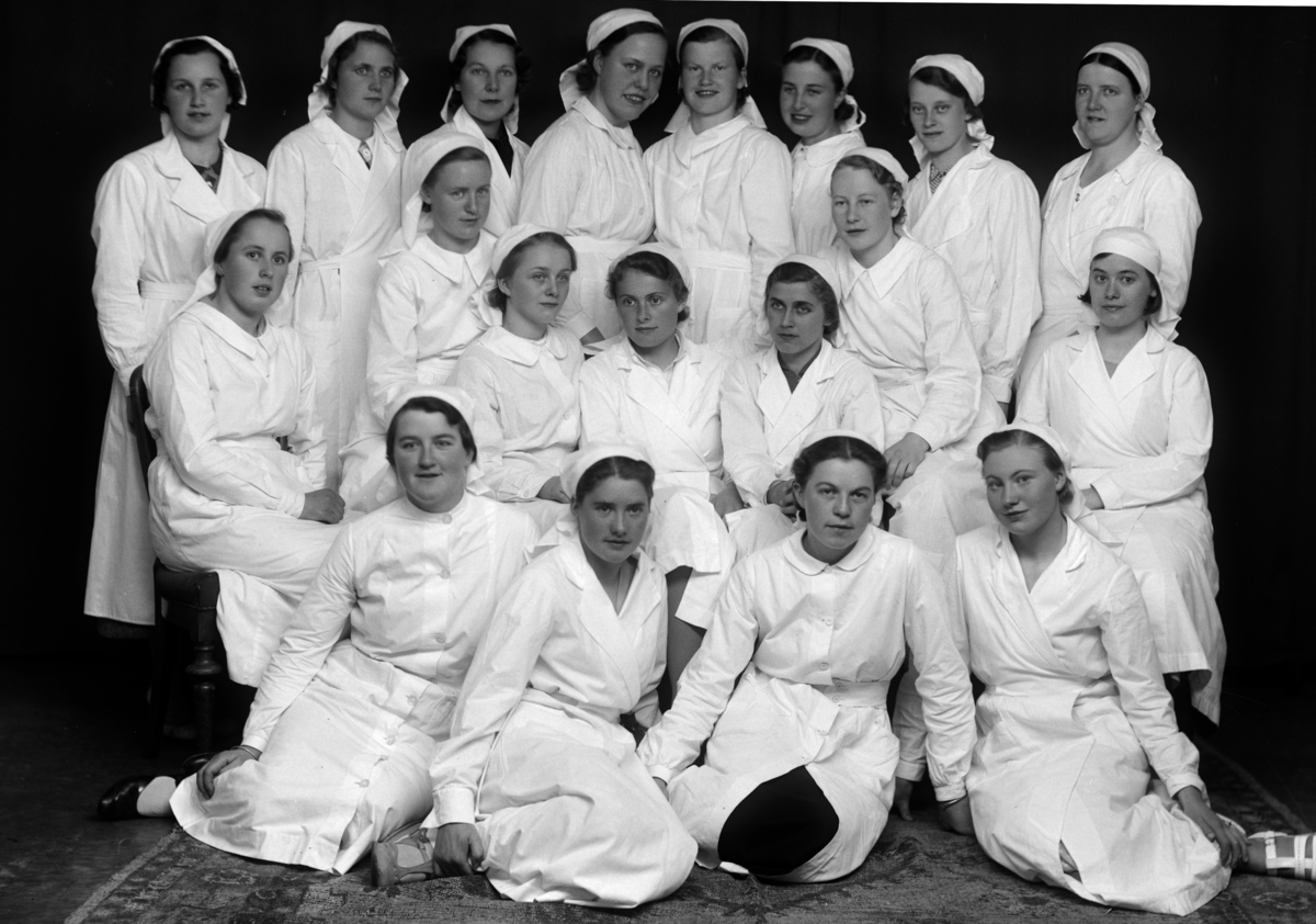 Christian Grundseth, HAMAR KOMMUNALE HUSMORSKOLE, GR: 19, UKJENTE ELEVER, HØSTEN 1937.