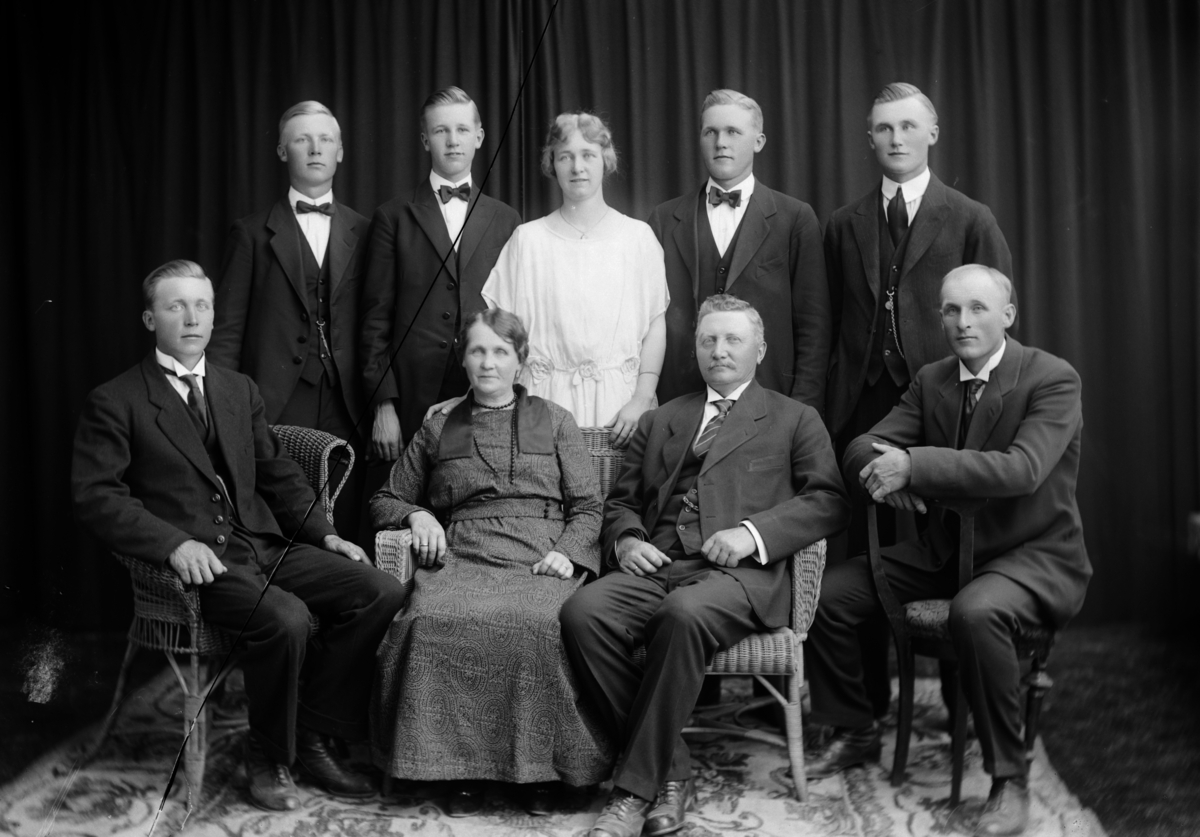 Christian Grundseth, SYVERUD FR. , GR: 9, FAMILIE, KNEKT GL. PLATE.