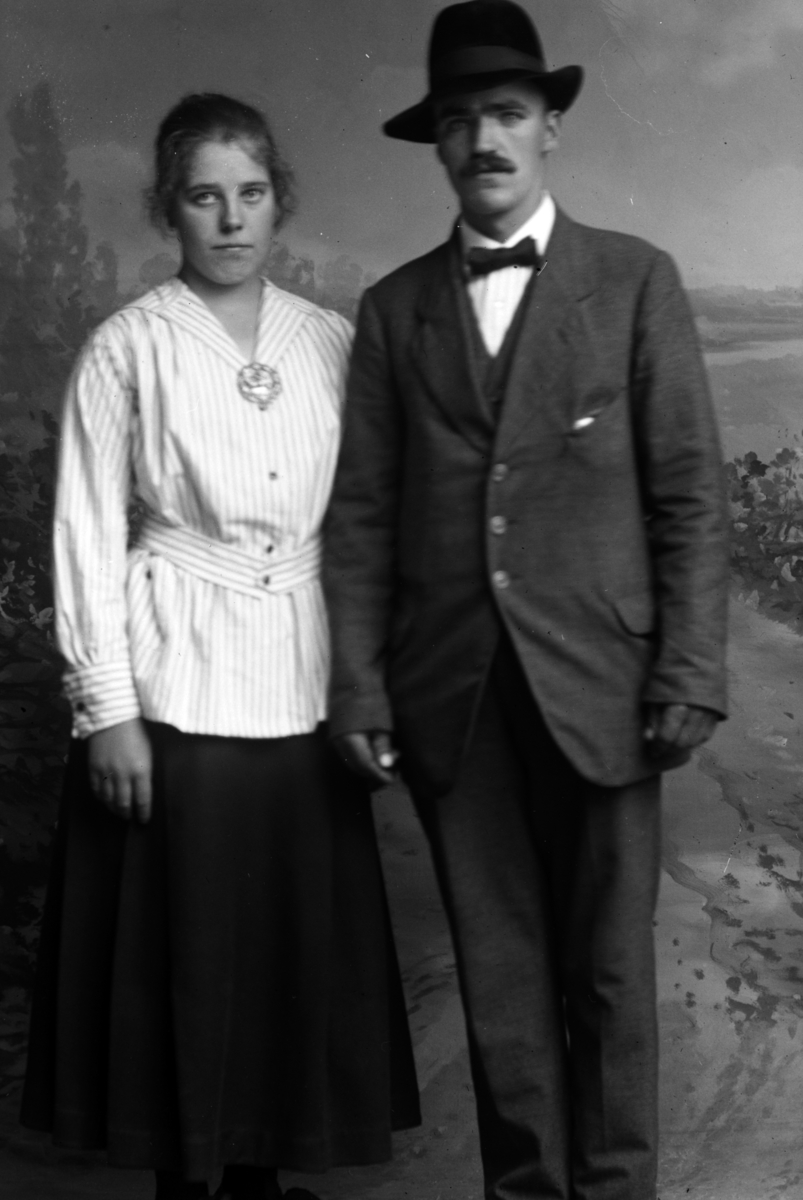 Christian Grundseth, GRAM FRØKEN, VANG, GR: 2, MANN OG DAME, 23059