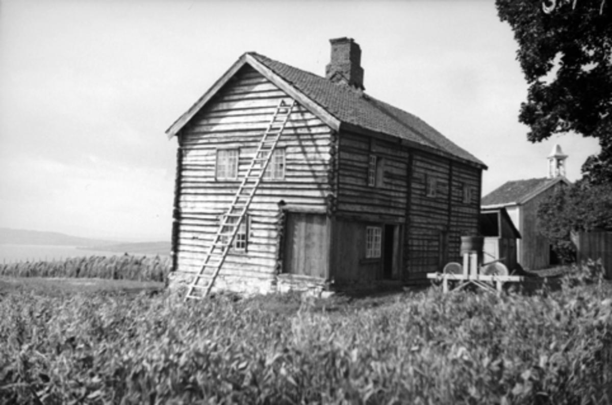 Toralv Bleken-Nilssen, MÆLUM. MELHEIM. FURNES i Ringsaker. BYGNING. RESTAURERING. 752-1.
