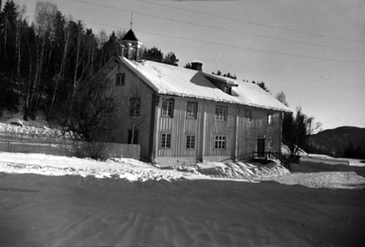 Toralv Bleken-Nilssen, ØVERKVERN. FURNES i Ringsaker. DRENGESTUEBYGNING, føderådsbygning. FB2. 470. 689-1