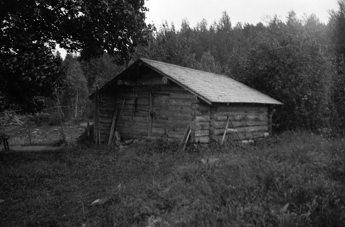 Toralv Bleken-Nilssen, ERIKFALLET. ROMEDAL ALLM, Stange. STABBUR.