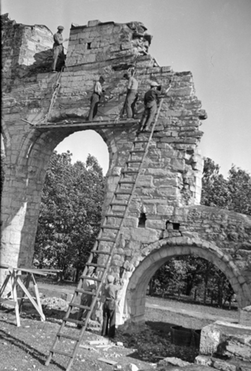Toralv Bleken-Nilssen, DOMKIRKERUIN. HKR. 200. 6. MANN. RESTAURERER.