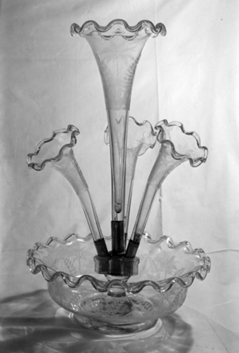 Anno Domkirkeodden, GLASSOPPSATS. DR. REE. NES. , BLOMSTERVASE?