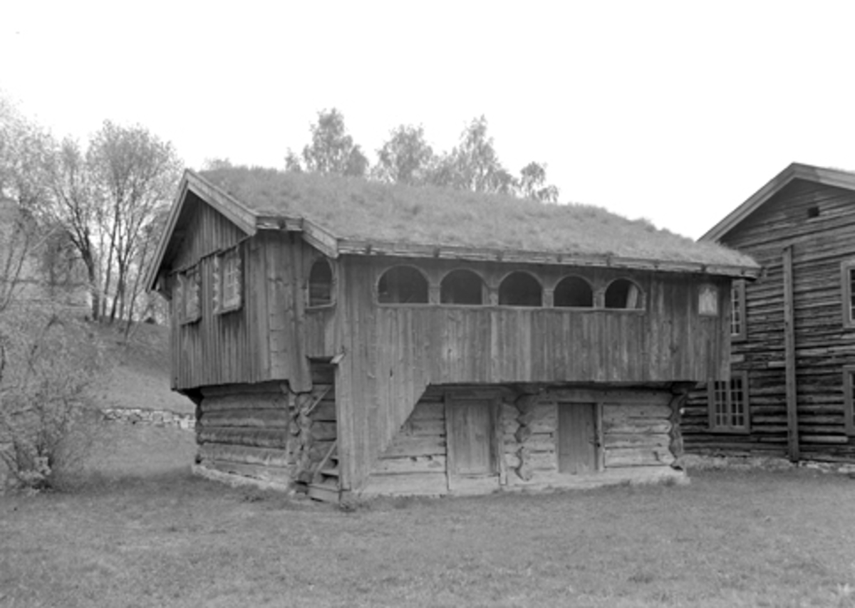 Anno Domkirkeodden, HDH. 13. SKRÅSTADLOFTET. EKSTR. FRONT. FASADE.