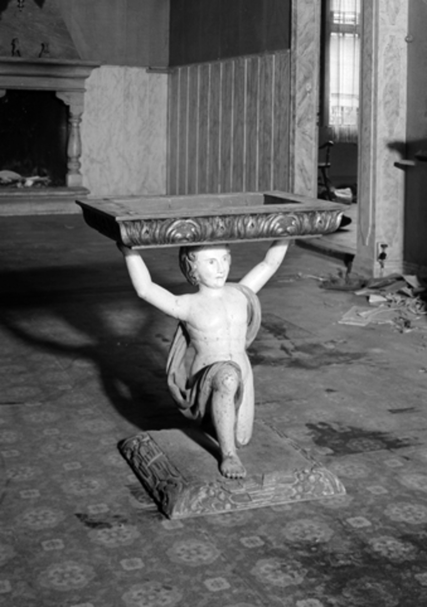 Anno Domkirkeodden, SOKKEL TIL DÅPEFONT, SANDVIGSKE SAMLINGER, 1950, FOTO NORMANN