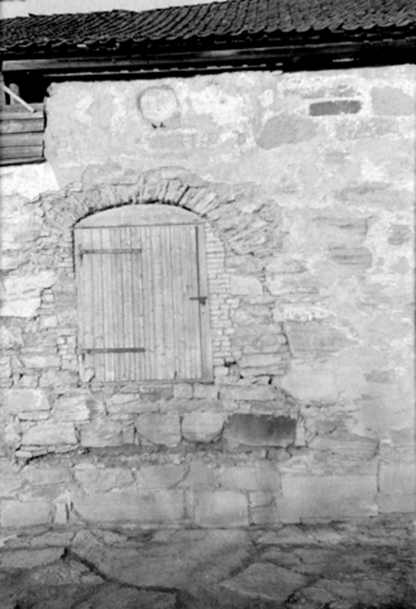 Anno Domkirkeodden, HH. STORHAMARLÅVEN, BORGPORT M. BORGGÅRDEN, GJENMURT. TIDL. 3492, HDH. 03.