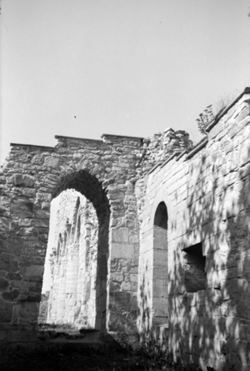Toralv Bleken-Nilssen, DOMKIRKERUINENE, HKR. 200