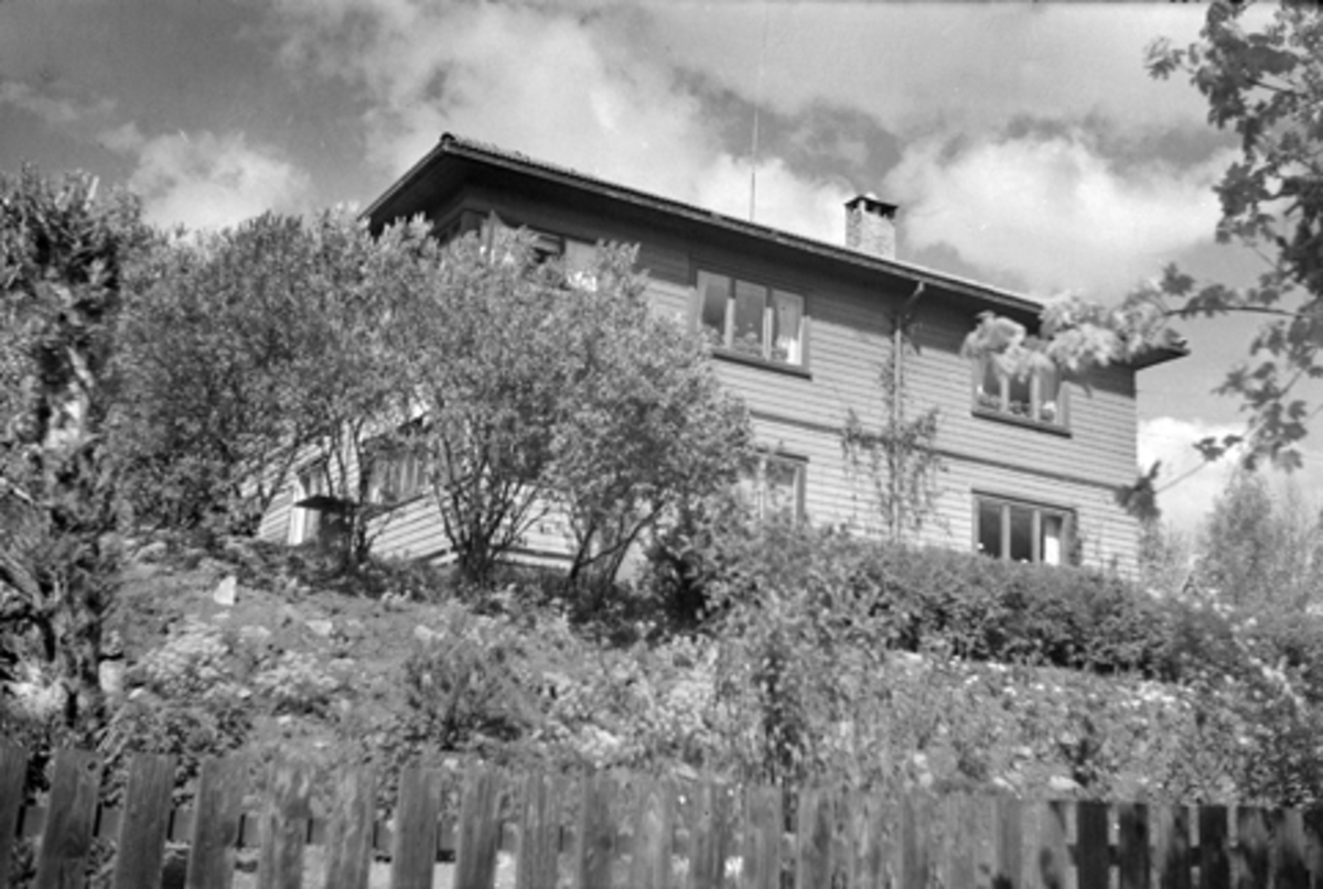 Toralv Bleken-Nilssen, HUS, ST. OLAVSGT. 3, HAMAR.