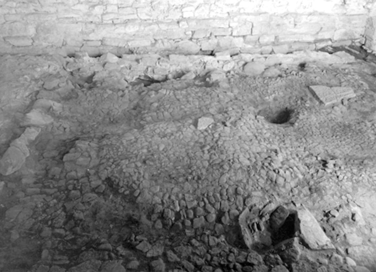 Anno Domkirkeodden, Arkeologiske undersøkelser i Hamar bispegård 1952. Oversikt over ruiner i Storhamarlåvens vestfløy, "renessansebygningen".