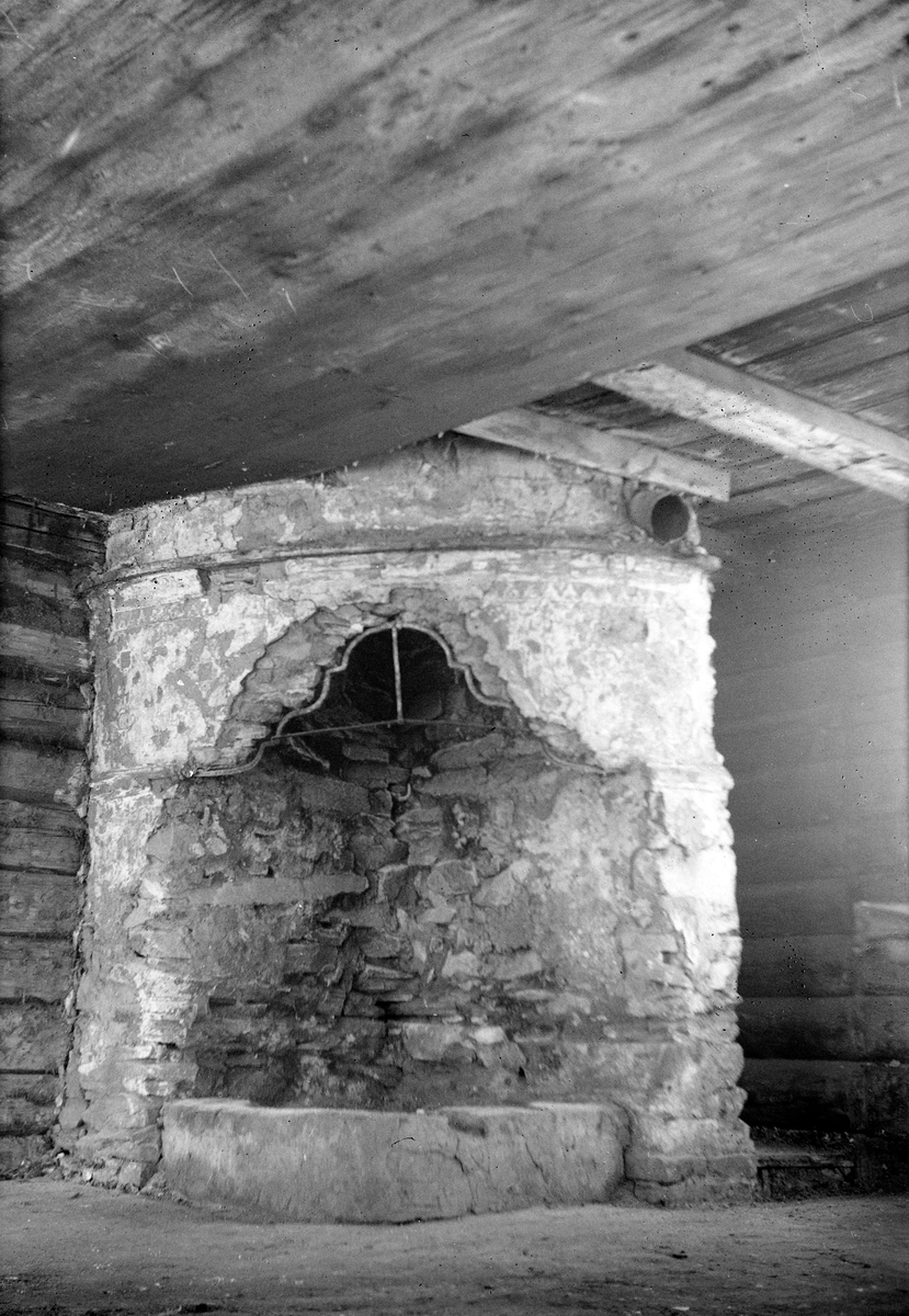 Toralv Bleken-Nilssen, PEISEN I DEN ELDRE DELEN AV KOLSETBYGNINGEN FRA LØTEN. HDH. 41. GJENREIST PÅ HEDMARKSMUSEET.