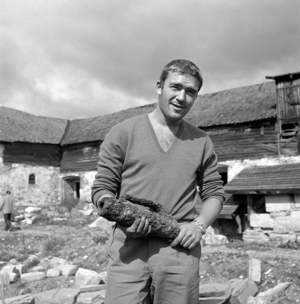 Anno Domkirkeodden, Hamar Bispegård, borggården. Hans Petter Ruud med kanonkammer. Utgraving, arkeologi.