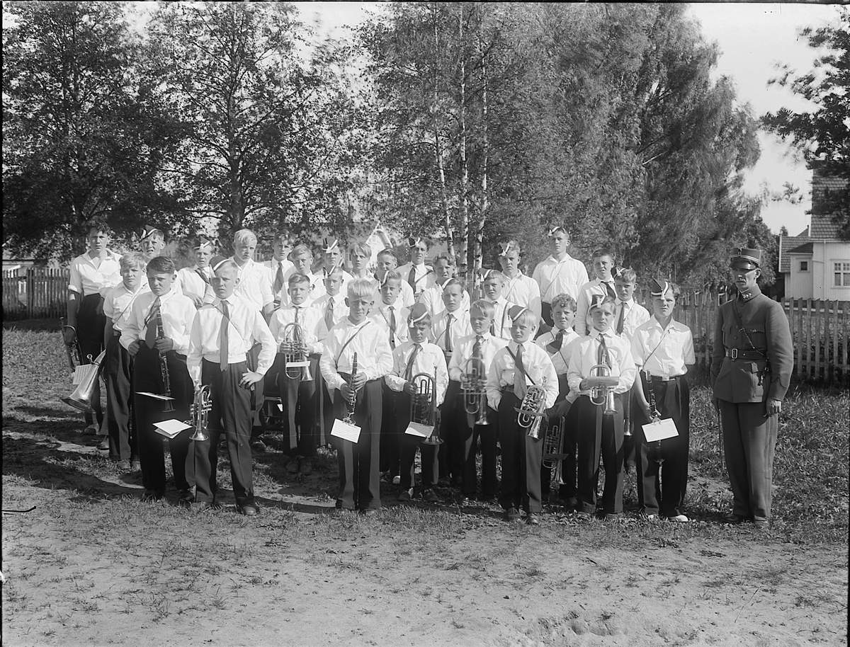 Christian Grundseth, HAMAR GUTTEMUSIKKORPS. GRUPPE MED DIRIGENT.