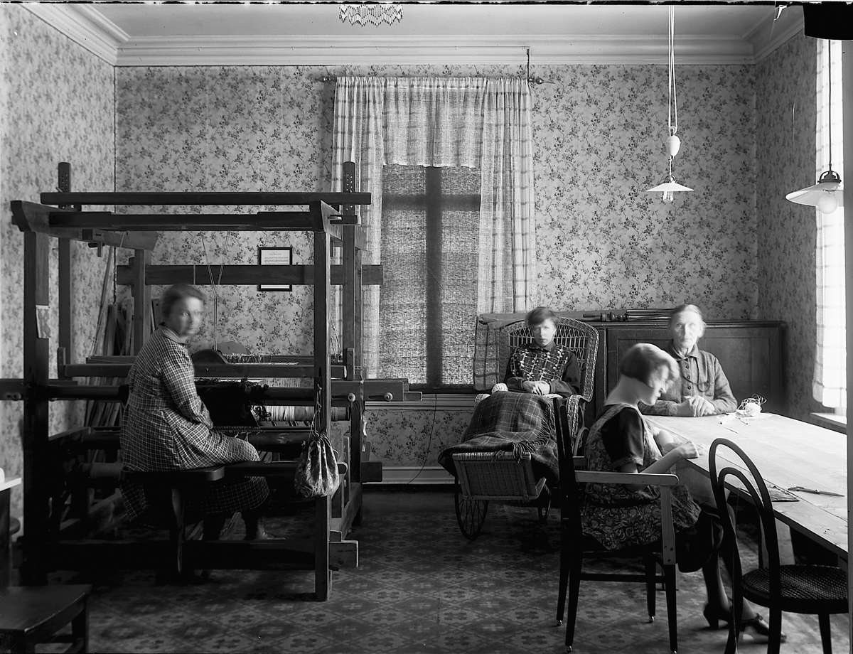 Christian Grundseth, Østlandske Vanførelag, Lille Kjonerud, Bekkelaget, Stange. Interiør, arbeidsstue, vevstol. Østlandske Vanførehjem.