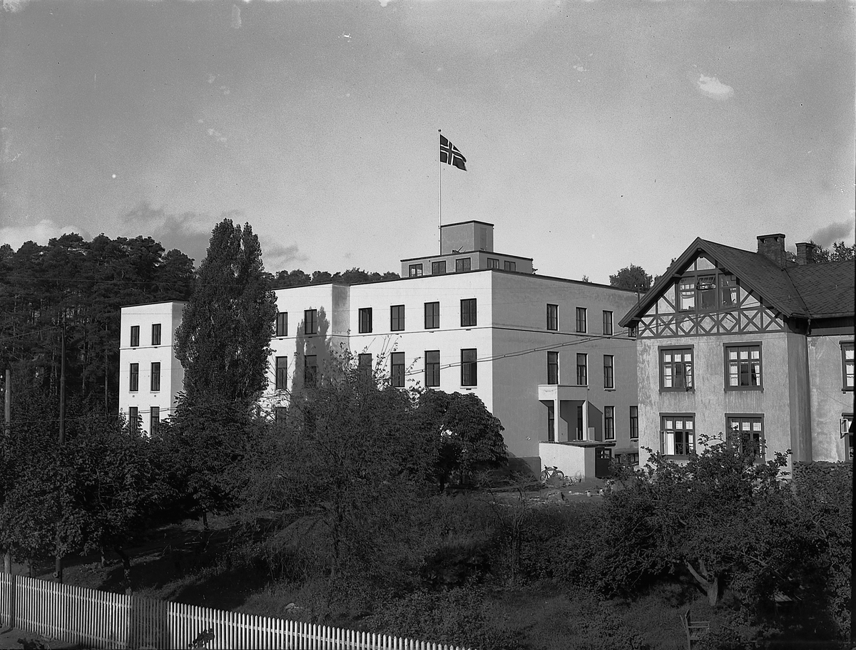 Christian Grundseth, Hamar Sykehus, nybygget ferdig innflyttingsklart i 1934. Behandlingskapasiteten ble økt fra 36 til 58 sengeplasser. Funksjonalisme, funkis, arkitekt Otto V. Juell.