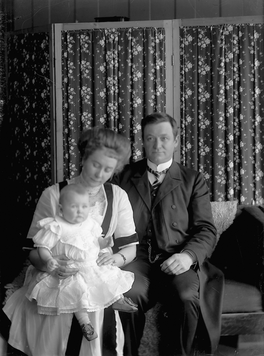 Martin Finborud, M. KILDAL MED FAMILIE. KONE. BARN.