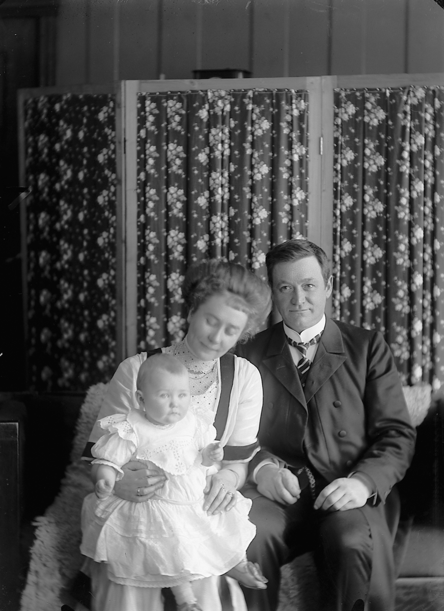 Martin Finborud, GRUPPE 3. FAMILIEN M. KILDAL. REVLING ELLER REFLING GARD.