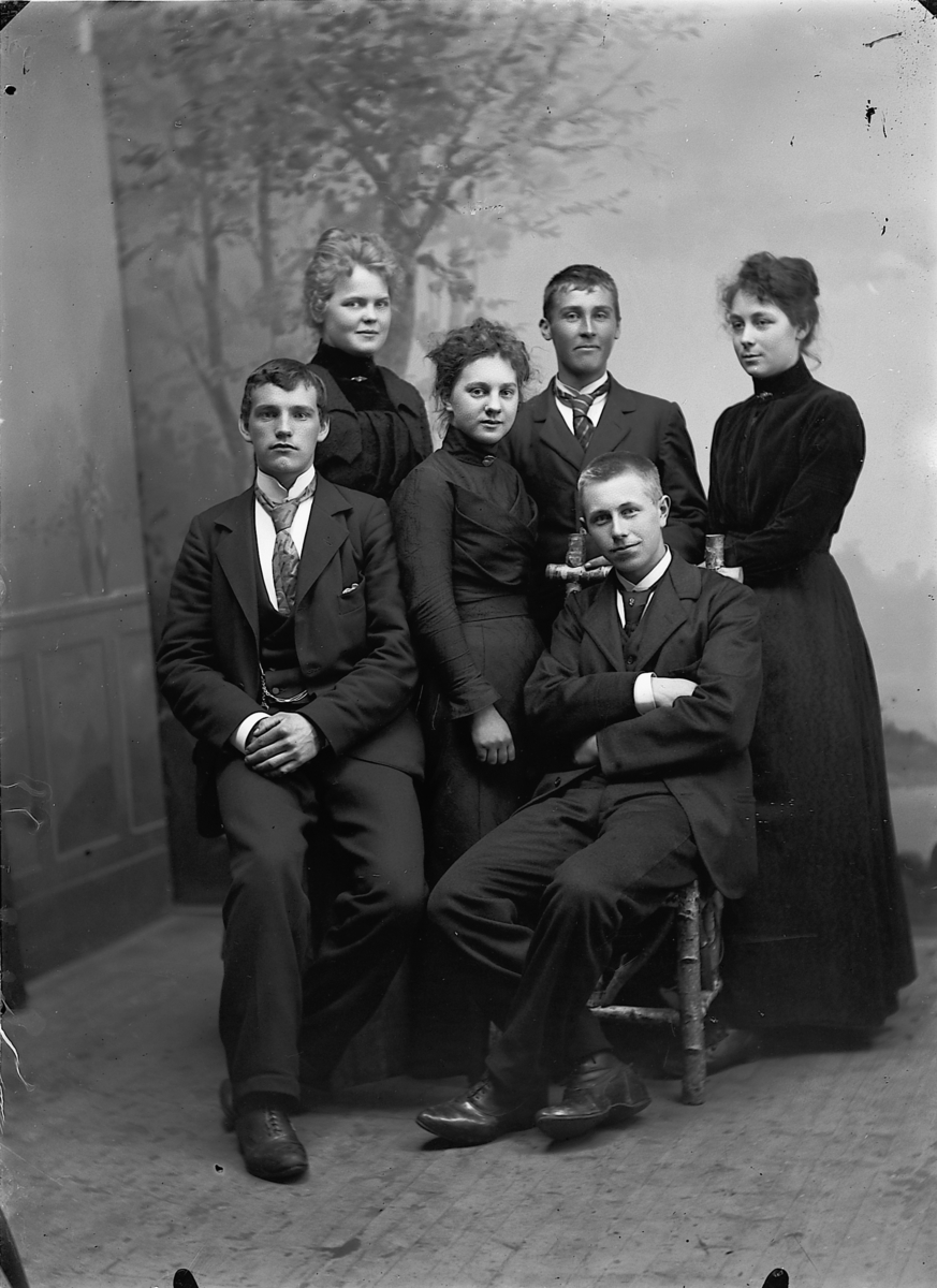 Martin Finborud, GRUPPE 6. UNGDOMMER. Alfhild Hansen mfl.