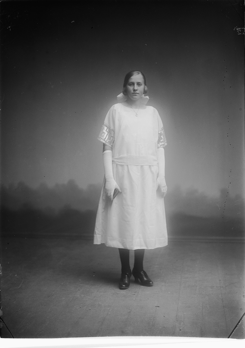 Martin Finborud, Helene Knatterud (1906-1987) som konfirmant. Nes, Hedmark.