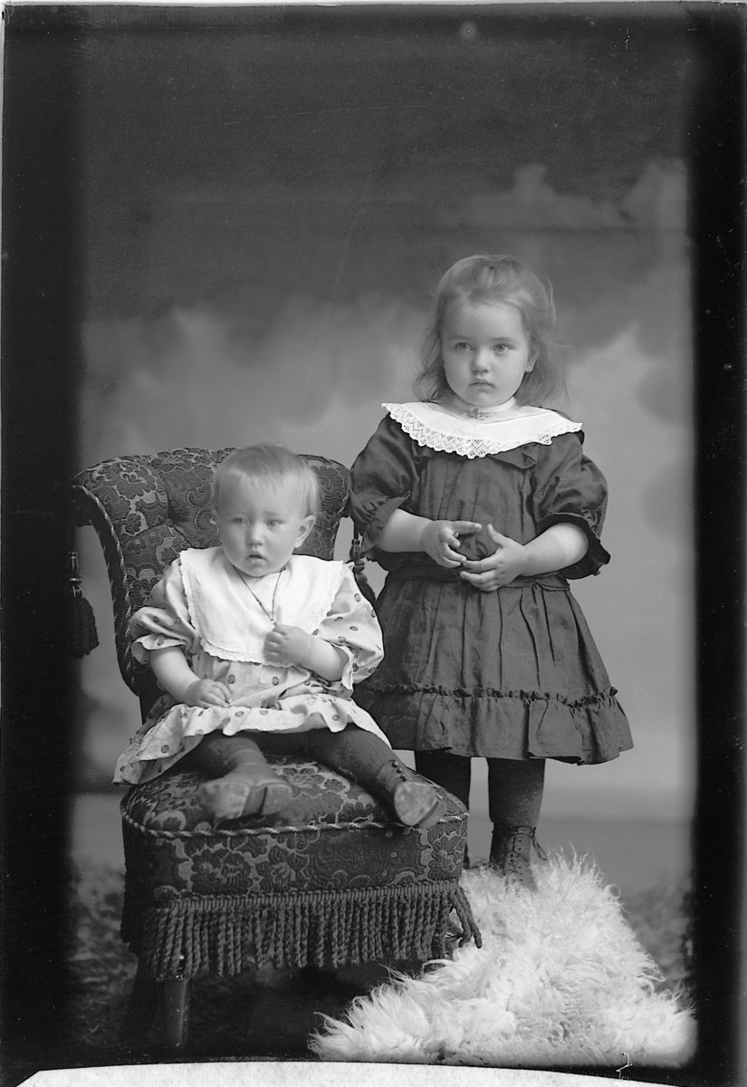 Martin Finborud, Marie f.1907 og Helene Knatterud (1906-1987), Nes, Hedmark.