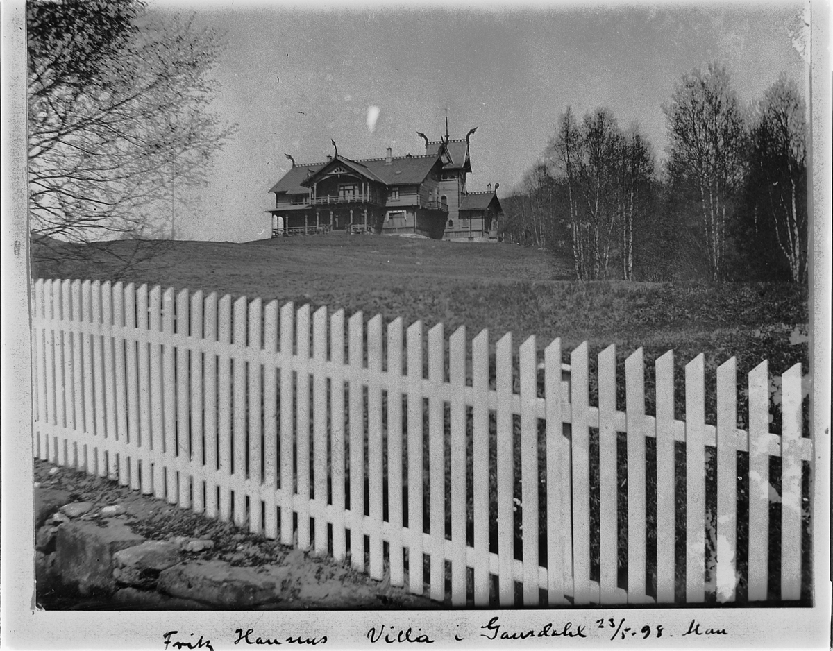 Johan Albert Steen, KORNHAUG. FOLLEBU ØVERE GAUSDAL. FRITZ HANSEN`S VILLA.