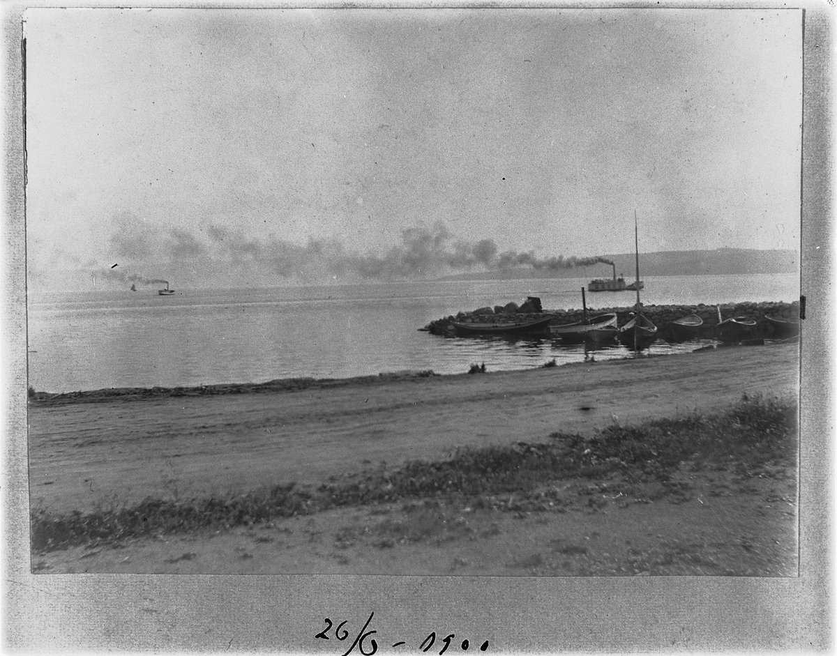 Johan Albert Steen, TO DAMPBÅTER UTE PÅ MJØSA, MJØSBÅT, 26-6-1900.