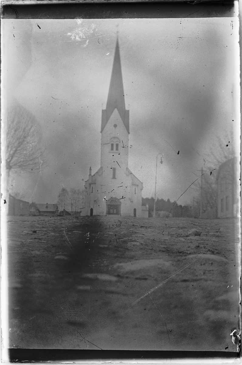 Ole M Martinsen, Hamar domkirke, Strandstuen til høyre.