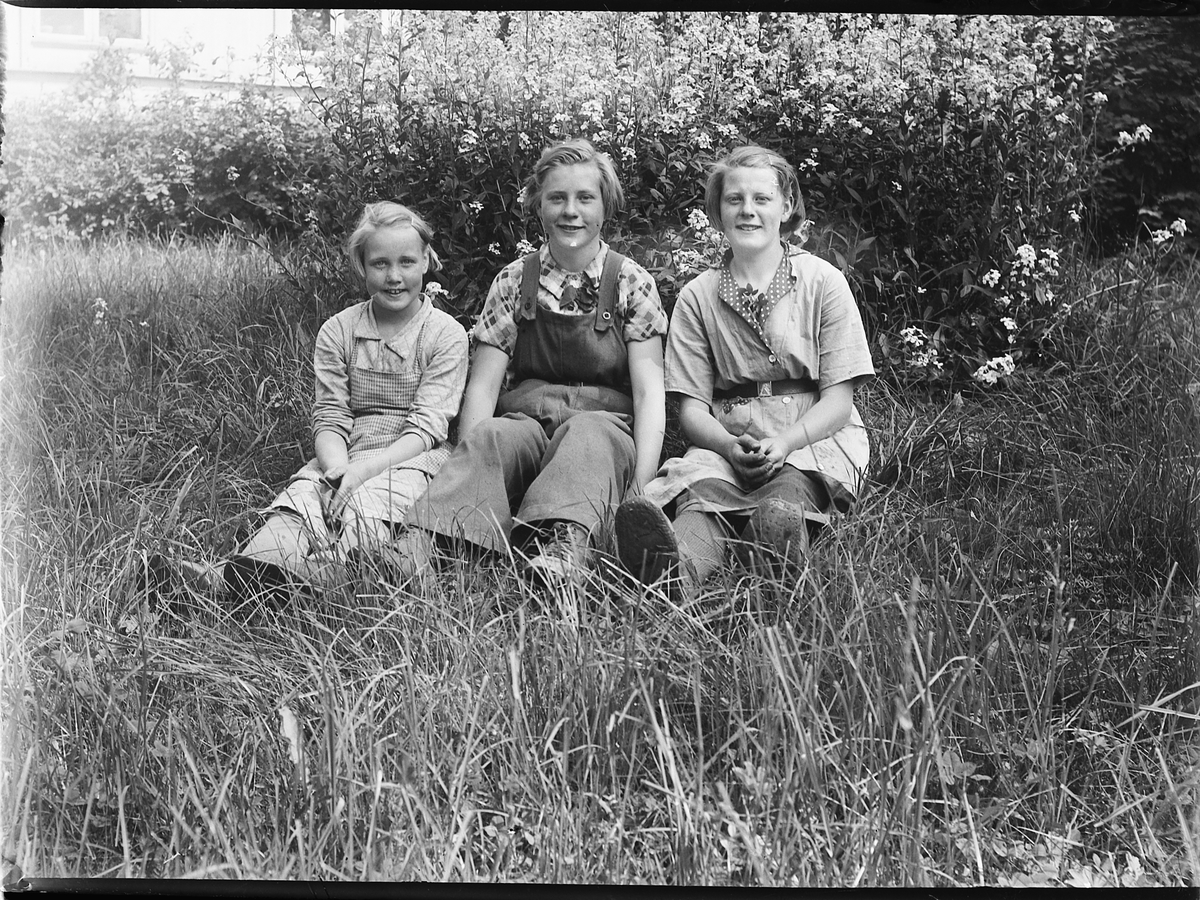 Mikkel Sveinhaug, POTETRENSKERE, FV. KARI HA. . STAD, OLINE HESTHAGEN, ASTRID LILLEHOV ? 1939.