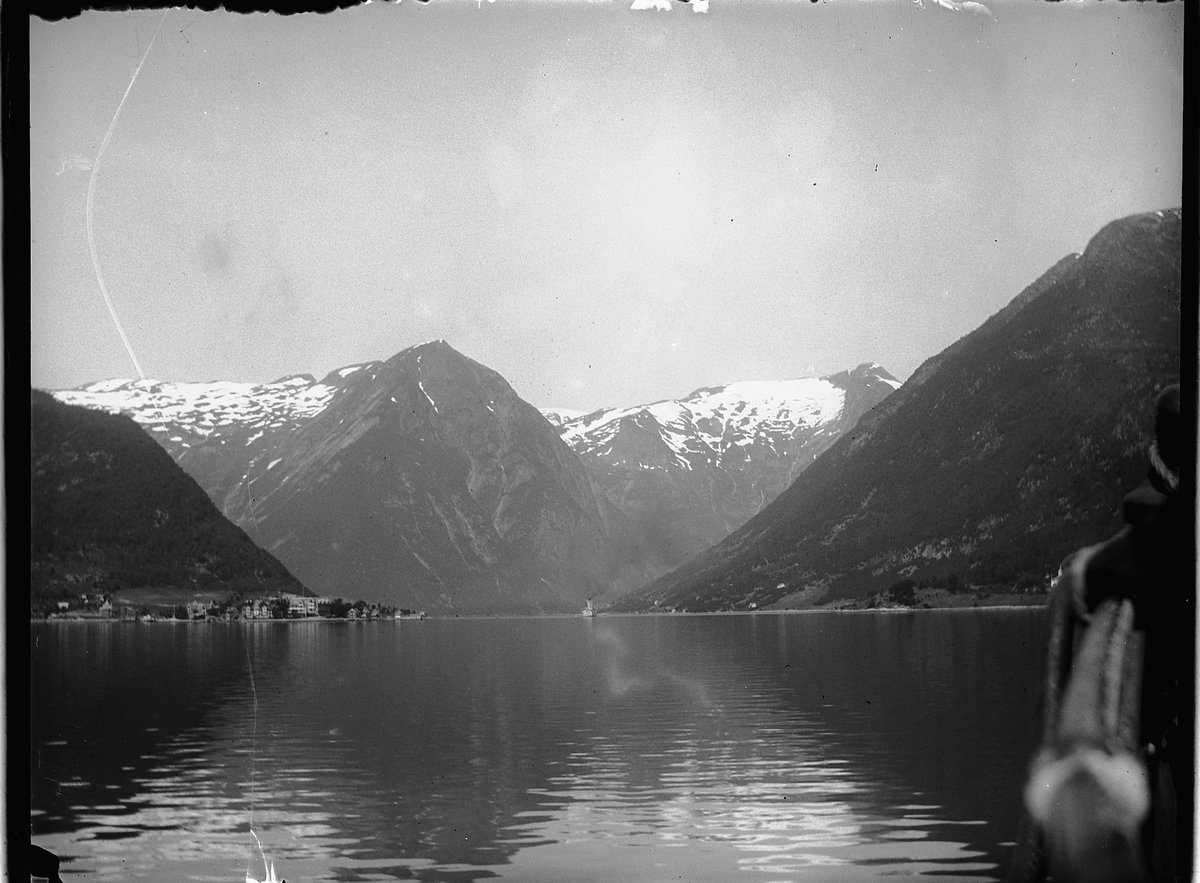 Ole Hansen Løken, LANDSKAP, UKJENT STED, FJORD, VESTLANDET?