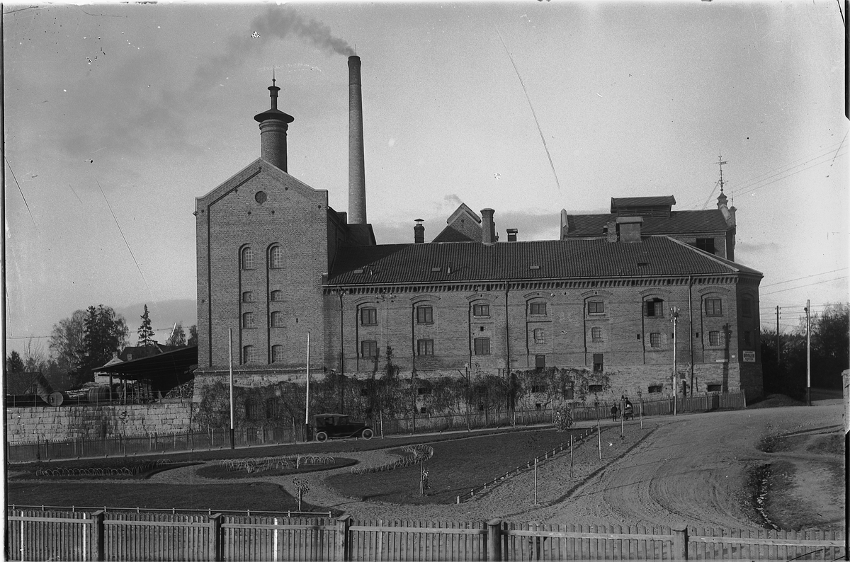 Oscar Løberg, HAMAR BRYGGERI.