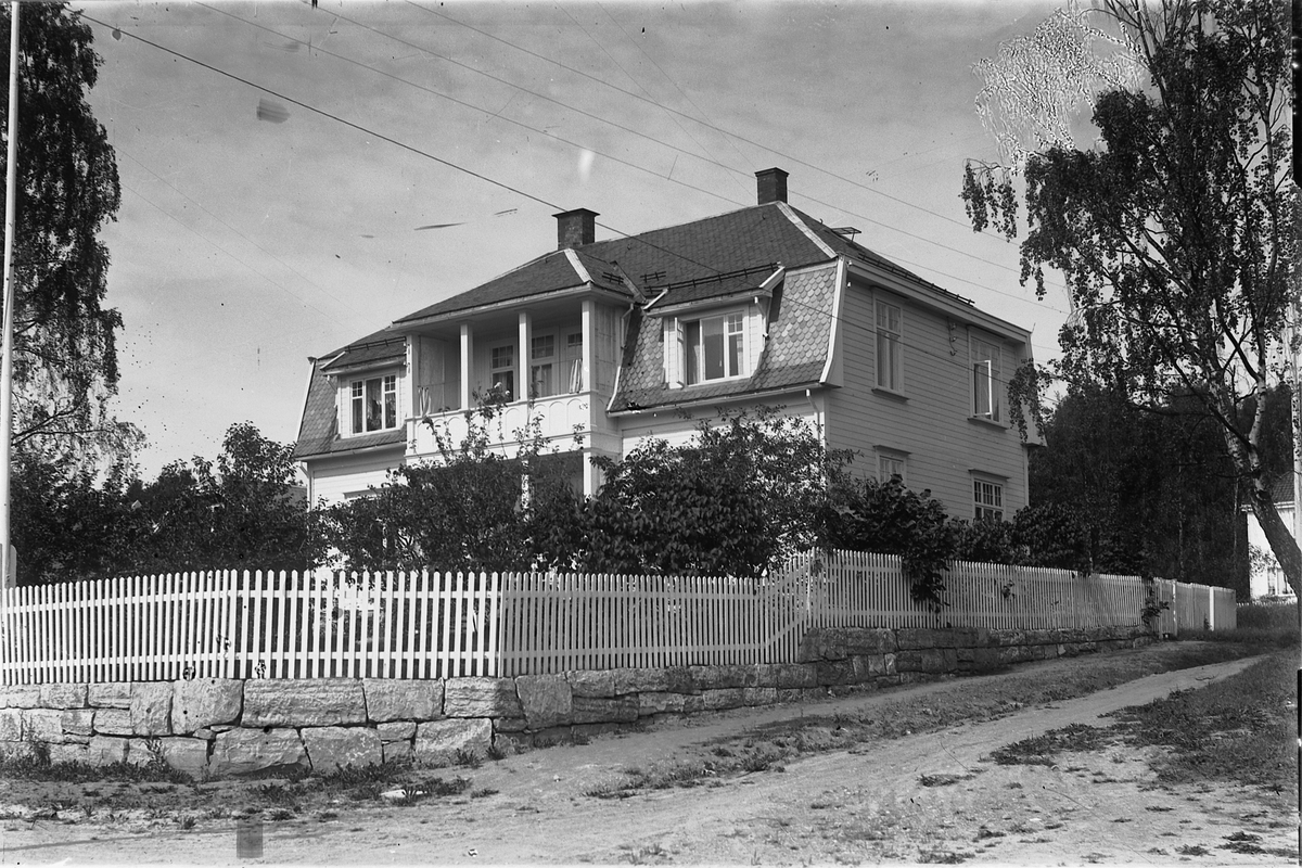 Oscar Løberg, VILLA på Sagatun i Hamar, SAMME SOM HHB-2679.