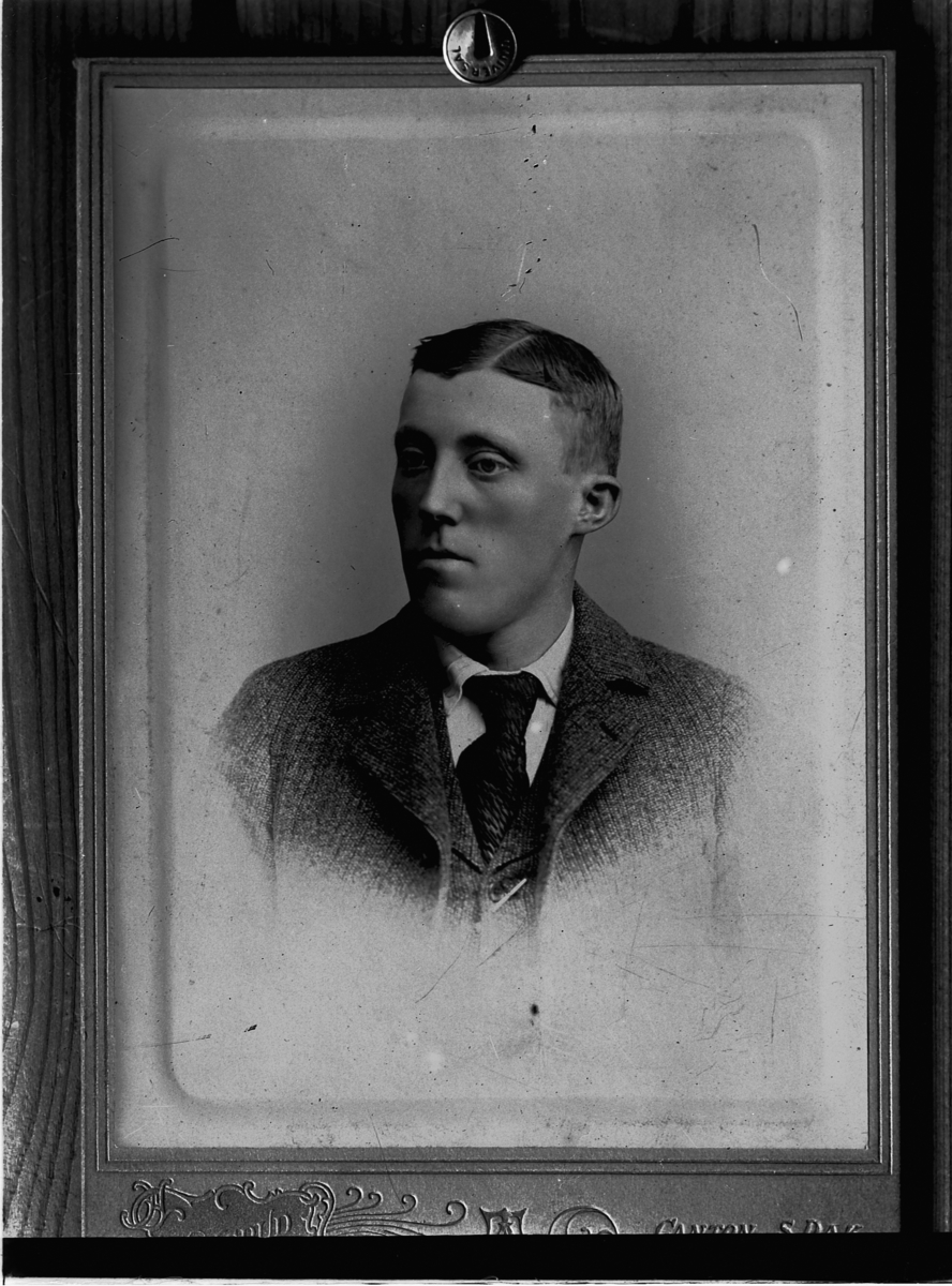 Oscar Løberg, PORTRETT MANN, UKJENT.