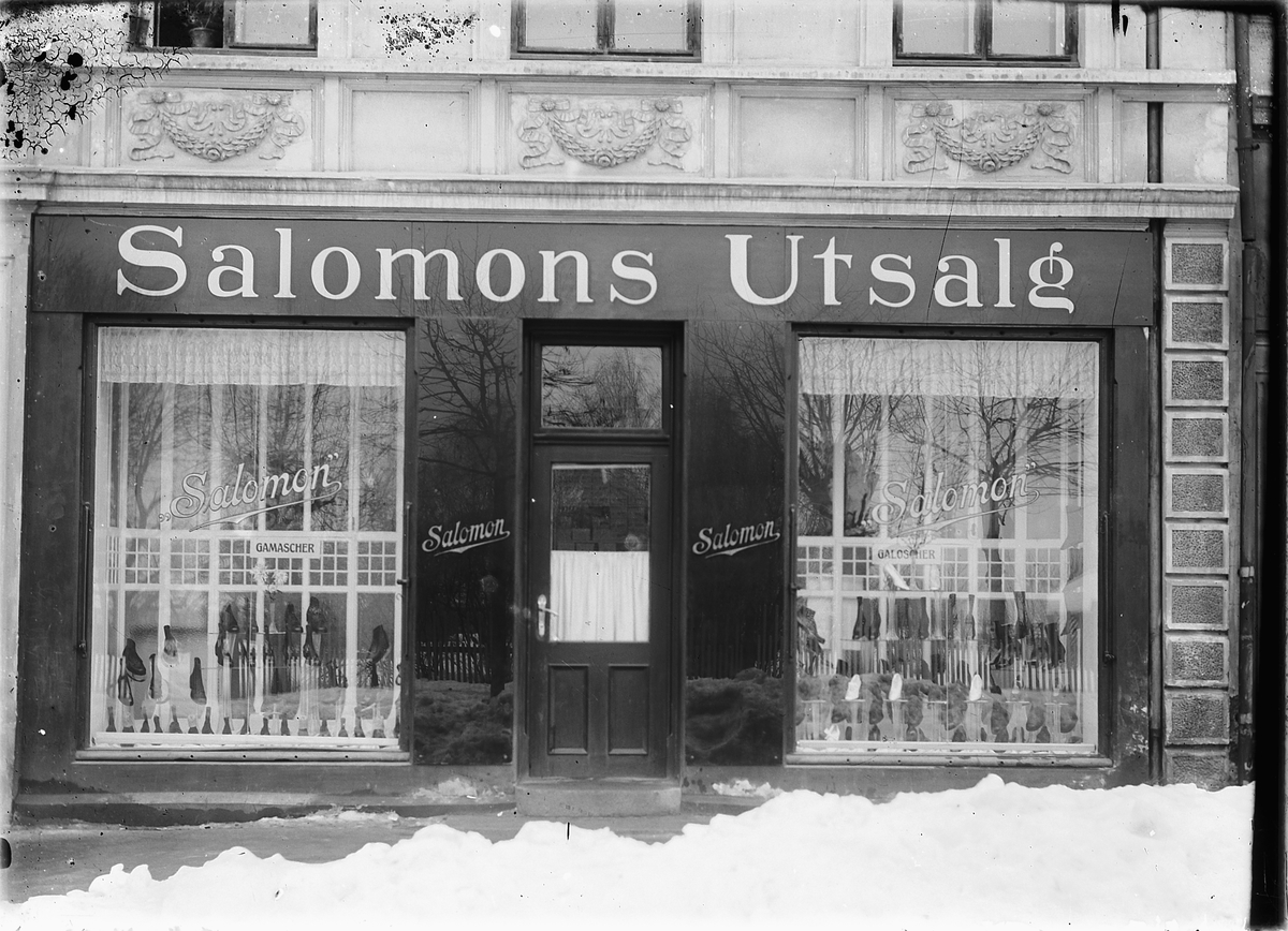 Oscar Løberg, SALOMONS UTSALG, BUTIKK, STRANDGATA 53 i Hamar, BLE SENERE FLYTTA TIL TORGGATA 42.