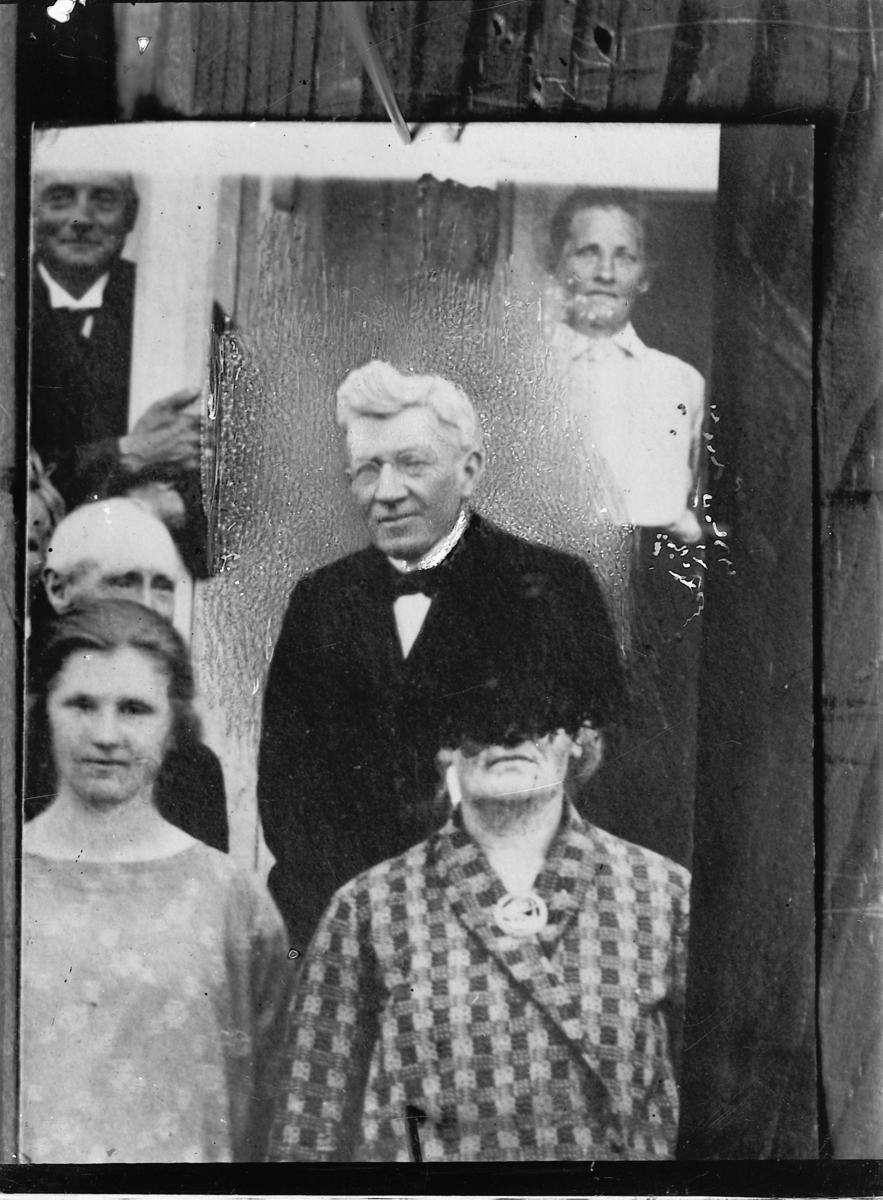 Johs. (Johannes) Johannessen, Familieportrett, ukjent.