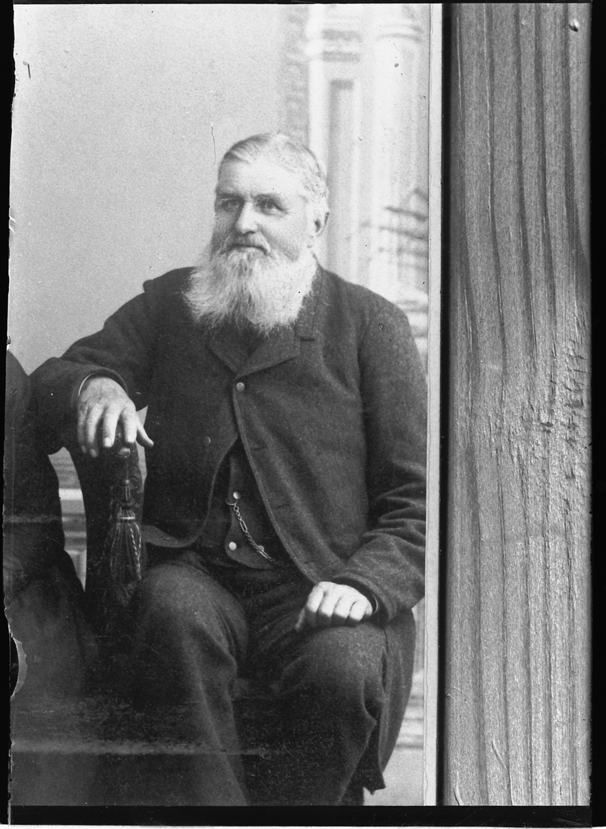 Johs. (Johannes) Johannessen, Ukjent mann.