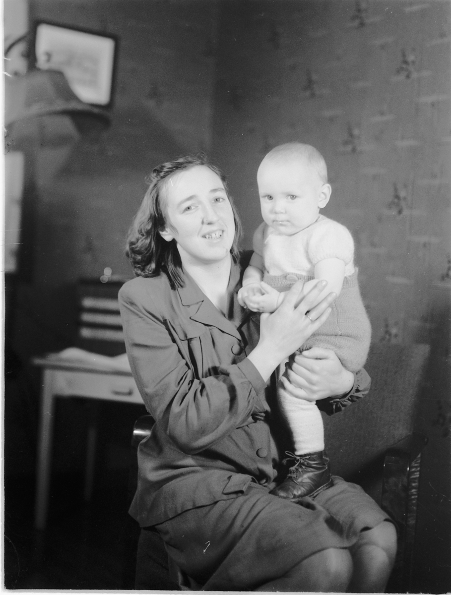 Håkon Prestkværn, MOR OG BARN, BESTILT VED JOHANNES OLAVSEN, 1947.