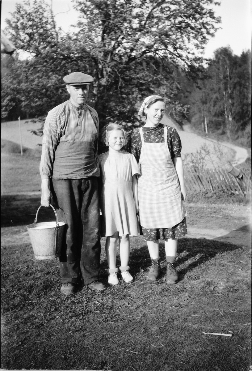 Håkon Prestkværn, Ukjent mann med sinkbøtte og sixpence, ukjent kvinne og jente.