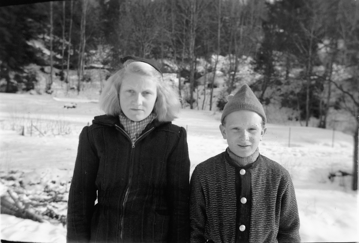 Håkon Prestkværn, Eksteriør, vinter. Ukjent kvinne og gutt.