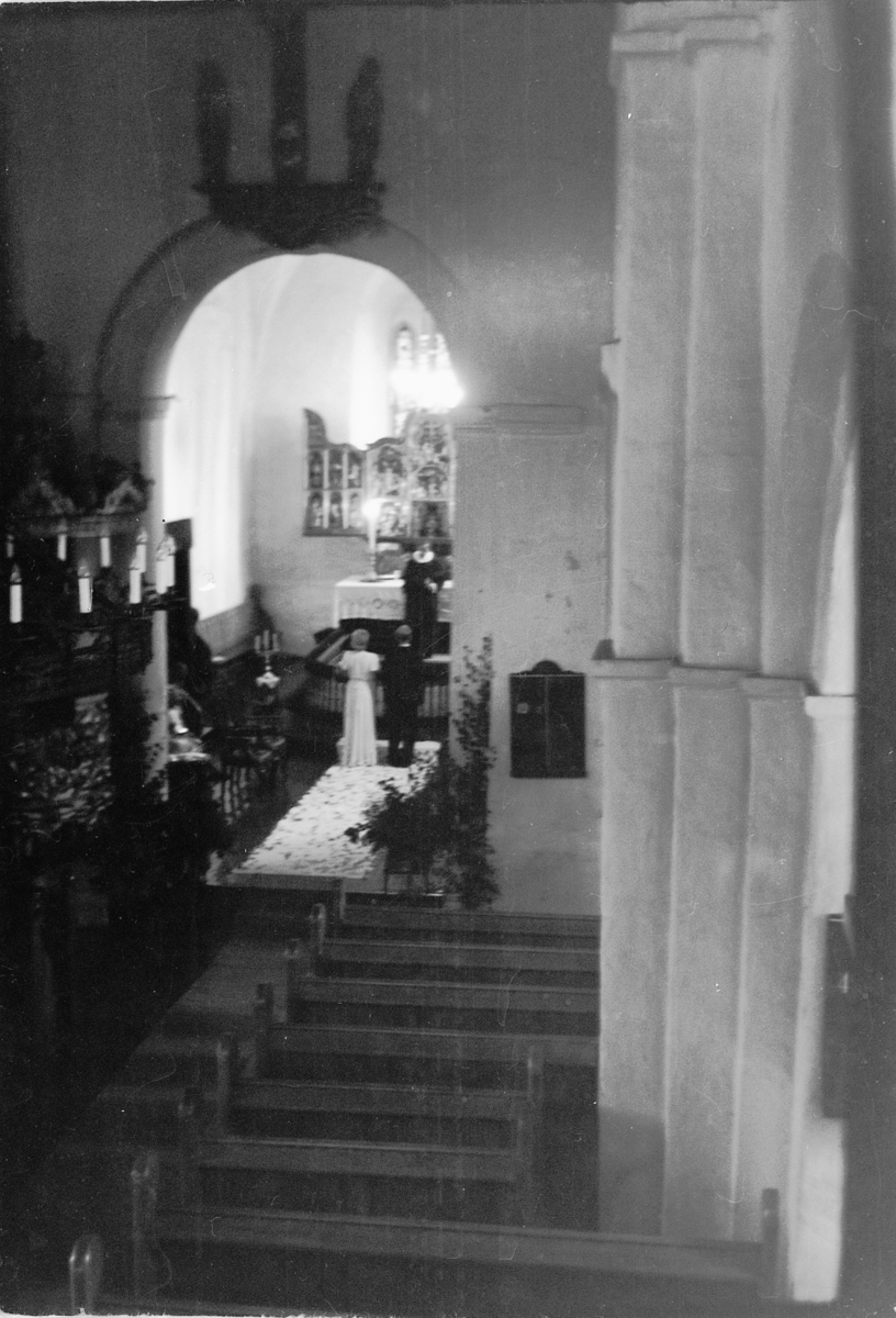 Håkon Prestkværn, Bryllup i Ringsaker kirke. Brudeparet blir viet.
