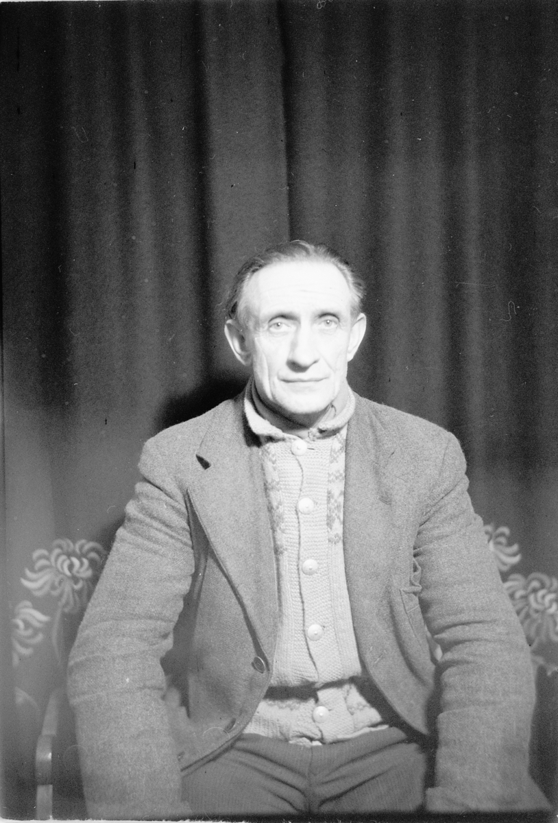Håkon Prestkværn, Portrett av eldre mann.