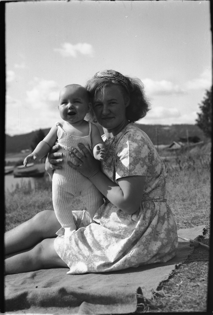Håkon Prestkværn, Mor med baby.