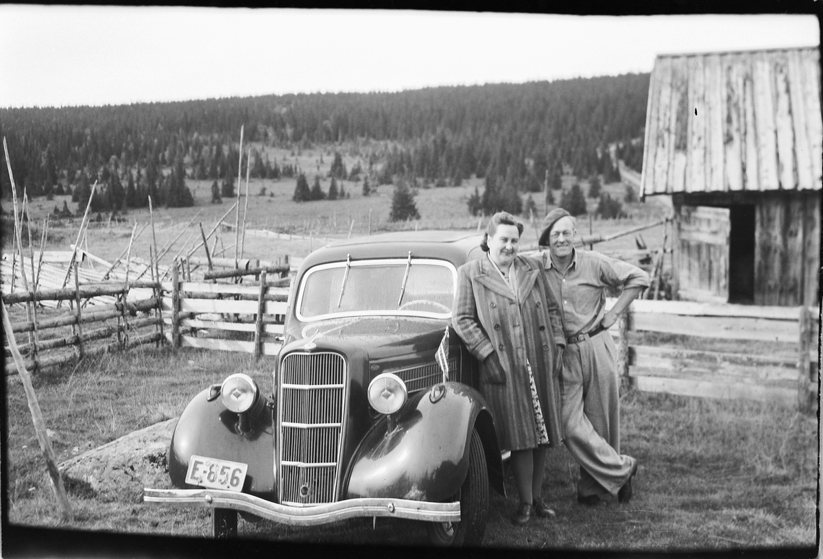 Håkon Prestkværn, FORD JUNIOR CX PERSONBIL 1936-37. E-656. (I HVEM EIER BILEN 1948 VAR DETTE REG. NR. PÅ EN FORD 1934, EIER ADOLF OLSEN, BREISKALLEN).