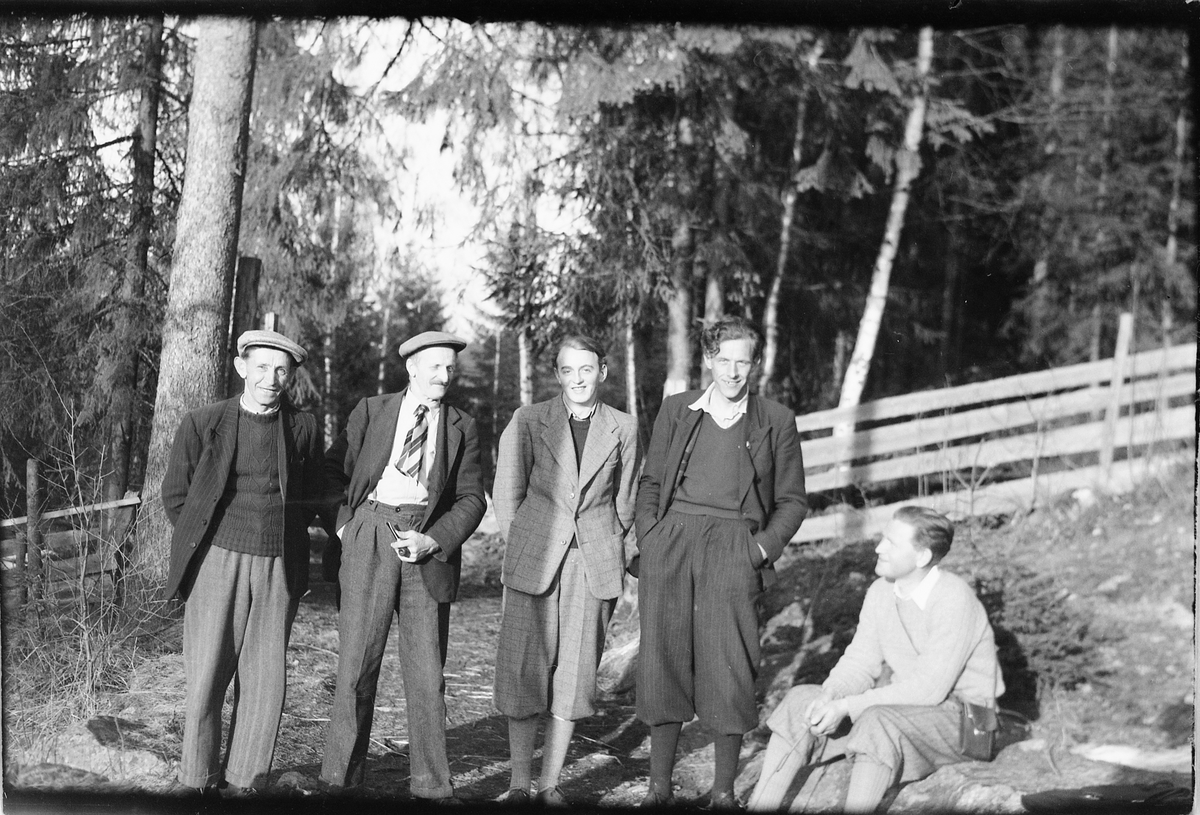 Håkon Prestkværn, Gruppe menn i skogen.