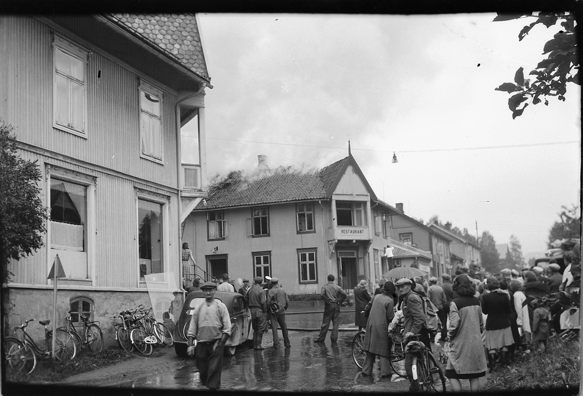 Håkon Prestkværn, MOELVEN GJESTGIVERI, HOTELL, BRANN 1949.