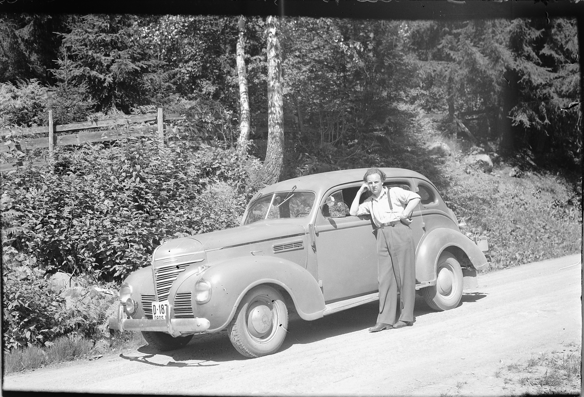 Håkon Prestkværn, PLYMOUTH DROSJEBIL 1939 MODELL, D-187, SJÅFØR ODVAR JEVNE, EIER GUNVALD ULVEN, MOELV